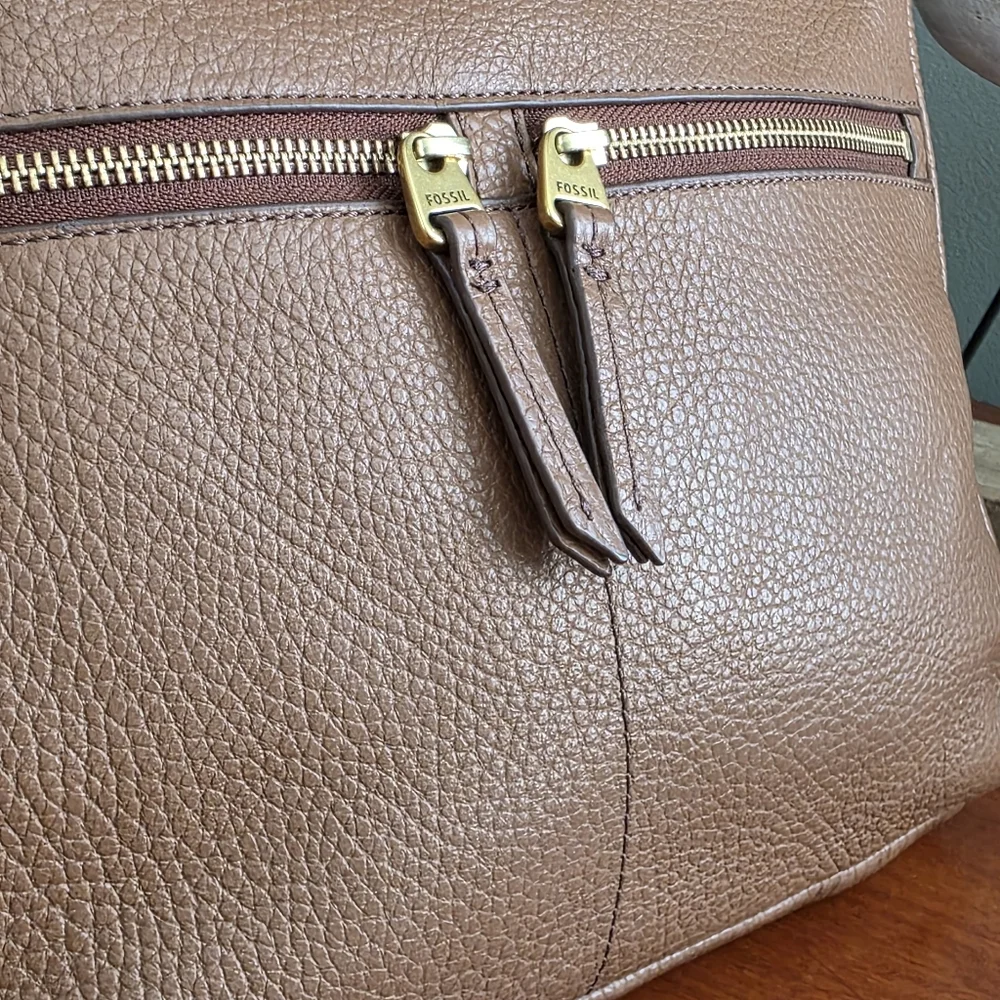Fossil Erin Pebbled Leather Crossbody Bag Tan Brown Zip Top Shoulder Purse